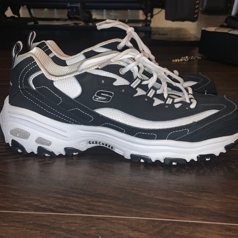 Sketchers sneakers. Women’s size 11